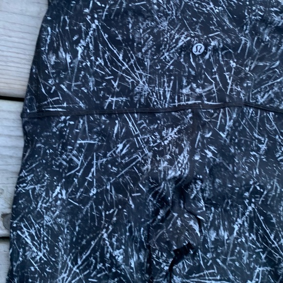 Lululemon Wunder Under Hi-Rise Size 8 - Picture 2 of 4